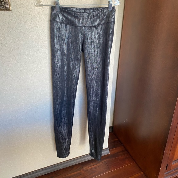 Fabletics Hold Fit Leggings - Picture 1 of 12